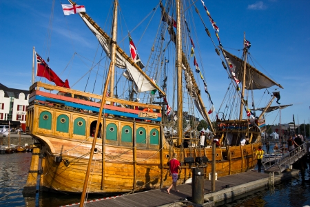 Vannes festival, Brittany, France: Old galleon dockingのeditorial素材