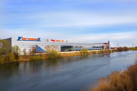 Pitesti mall - Euromall, placed near the Arges riveのeditorial素材