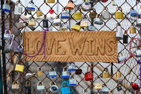 NEW ORLEANS, LOUISIANA / USA - JANUARY 13, 2019: Love locks and signのeditorial素材