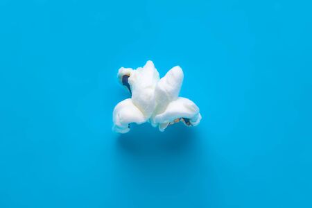 Popcorn on a blue background. Macro image of popcornの写真素材