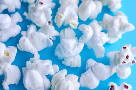 Popcorn on a blue background. Macro image of popcorn.の写真素材