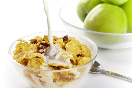 healthy breakfast: cornflakes with milk and green apples