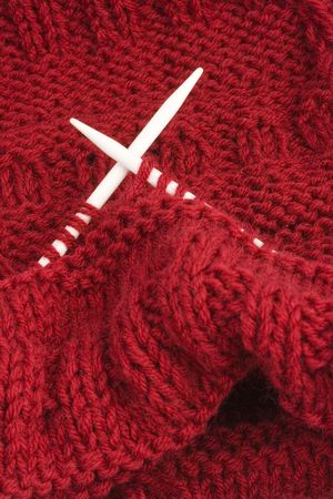 knitting with white needles
の写真素材