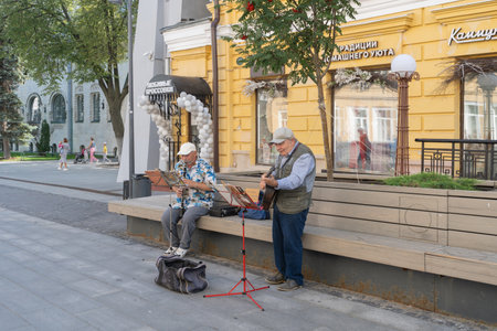 Russia, Nizhny Novgorod, August 25, 2024, Musicians play melody in the Bolshaya Pokrovskaya street. Senior musiciansのeditorial素材
