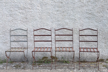 Four chairsの素材