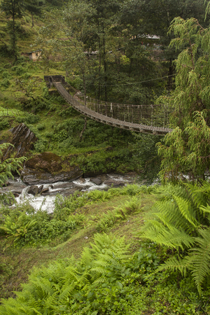 SHIVALAYA , NEPAL â CIRCA OCTOBER 2013: hanging bridges that while trekking in the Himalayas everyday circa October 2013 in Shivalaya.のeditorial素材