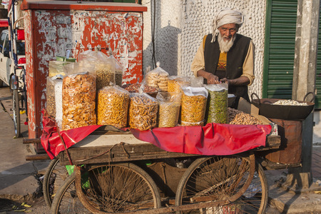 DELHI, INDIA - CIRCA NOVEMBER 2013: life on the streets of Delhi circa November 2013 in Delhi.のeditorial素材