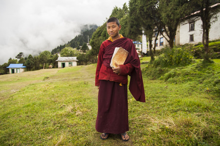 JUNBESI, NEPAL - CIRCA OCTOBER 2013: follower monks to the monastery circa October 2013 in Junbesi.のeditorial素材