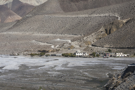 EKLE BHATTI, NEPAL - CIRCA NOVEMBER 2013: view of the village Ekle Bhatti in the Himalayas circa November 2013 in Ekle Bhatti.のeditorial素材