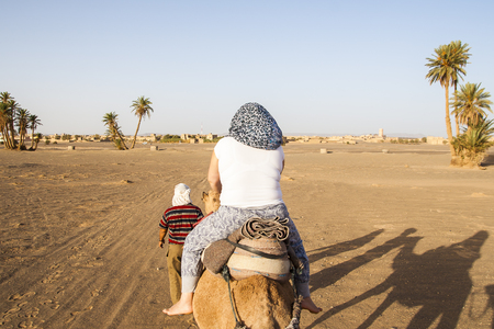HASSILABIED, MOROCCO - CIRCA SEPTEMBER 2014: Berber people circa September 2014 in Hassilabied.のeditorial素材