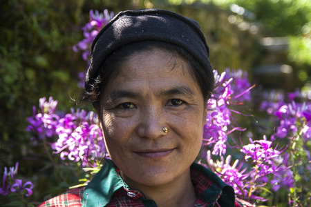KHARKIKHOLA, NEPAL - CIRCA OCTOBER 2013: Nepalese woman circa October 2013 in Kharikhola.のeditorial素材