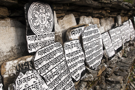 CHAURIKHARKA, NEPAL - CIRCA OCTOBER 2013: Mani stones with the inscription mantra is one of the elements of the Buddhist religion circa October 2013 in Chaurikharka.のeditorial素材