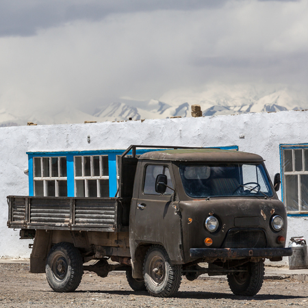 KARAKUL, TAJIKISTAN - CIRCA JUNE 2017: Beautiful view of Karakul village on Lake Karkul in Tajikistan circa June 2017 in Karakul.のeditorial素材