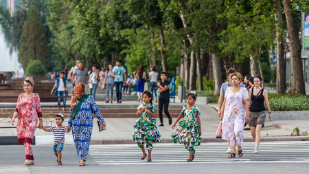 DUSHANBE, TAJIKISTAN - CIRCA JUNE 2017: Dushanbe residents on the streets of the city circa June 2017 in Dushanbe.のeditorial素材
