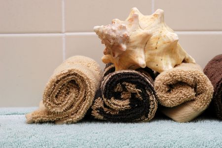 cockleshell on set of towelsの写真素材