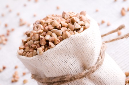 raw buckwheat in small sack

の写真素材