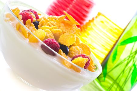 Corn flakes and fresh berries
の写真素材
