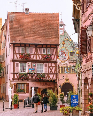 Colorful painting modern artistic artwork, drawing in oil European famous street view, beautiful old vintage house, textured brush strokes, design print for canvas or paper poster, touristic productの写真素材