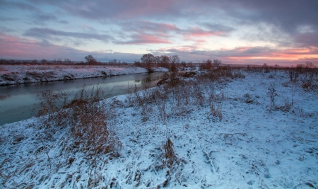 Winter morning on the riverの写真素材