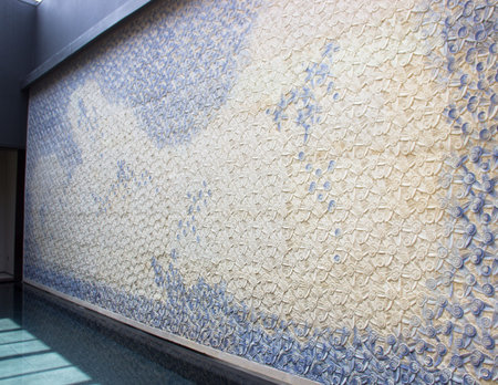 A flower bas-relief white and blue on a wall