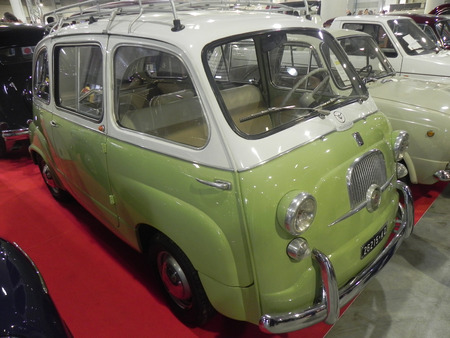 A vintage model of the Fiat 600 Multipla carのeditorial素材
