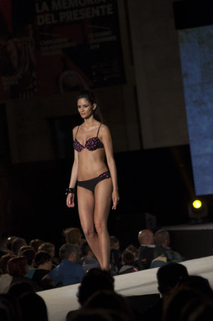 parah woman in bikini fashion showのeditorial素材