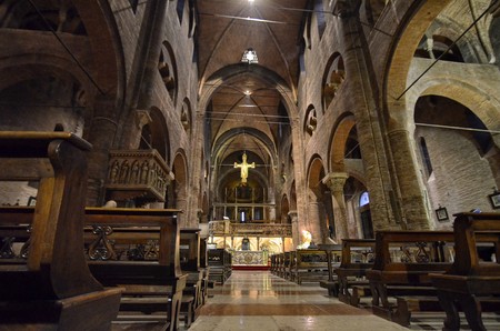 Modena, Emilia Romagna, Italy. December 2018. The magnificent interior of the cathedral. Precious details taken care of perfectly preserved.のeditorial素材