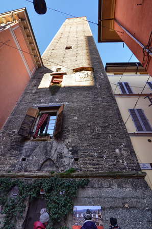 Bologna, Emilia Romagna, Italy. December 2018. Daytime video of the Prendiparte tower, 59.5 meters high. It is one of the 20 towers still existing in the city. In the base it houses a B & B.のeditorial素材