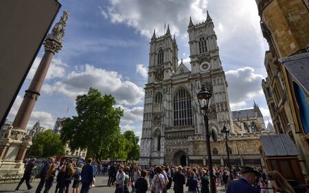 London, United Kingdom, June 2018. The entrance to the Abbey of Westminster Abbey on the occasion of a mundane event. A large crowd of people has positioned themselves to assist.のeditorial素材