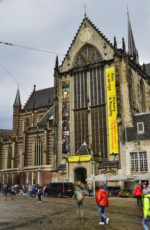 Amsterdam, Holland. August 2019. Dam Square, the historic heart of the city, the new church is facing. A lot of tourists crowd the square despite the rainy day.のeditorial素材