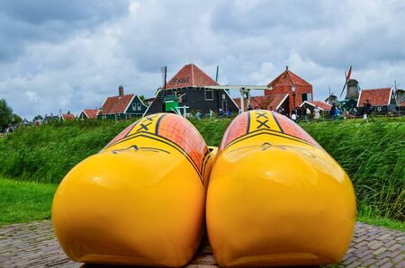 Zaanse Schans, Holland, August 2019. Northeast Amsterdam is a small community located on the Zaan River. At the shop of typical wooden clogs you can take a souvenir photo with two huge yellow clogs.のeditorial素材