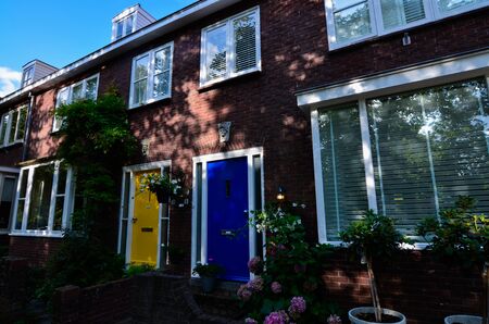 Edam, Netherlands, August 2019. The architecture of Edam's houses is a characteristic example of the Netherlands. Red brick facade and red windows. Colored doors, London styleのeditorial素材