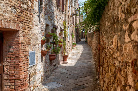 Colle dColle di Val d'Elsa, Tuscany, Italy. August 2020. Photo in an alley in the historic center: enchanting glimpses of medieval times full of charm.の写真素材