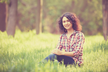 Indian girl in the park. の写真素材