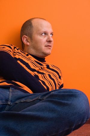 Man in his early 30s looking leftwardsの写真素材