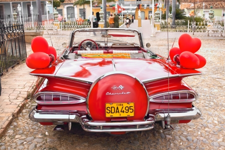 TRINIDAD-JANUARY 14:Classic Chevrolet on January 14,2010 in Trinidad, Cuba.Before a new law issued on October 2011,cubans could only trade old cars that were on the road before the revolution of 1959のeditorial素材