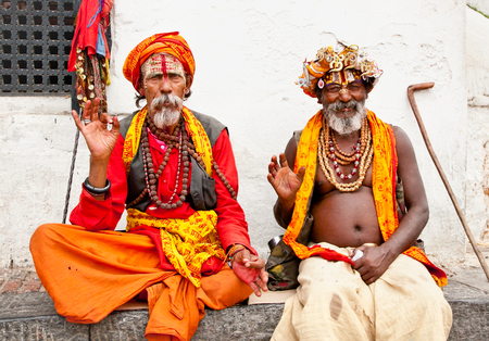 KATHMANDU, NEPAL - MAY 18: Holy Sadhu men with traditional painted face, blessing in Pashupatinath Temple. May 18, 2013 in Kathmandu, Nepal.のeditorial素材