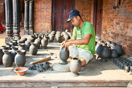 BHAKTAPUR, NEPAL - MAY 20 : Unidentified man is molding the pot on May 20, 2013 in Bhaktapur, Nepal. Bhaktapur is listed as a World Heritage by UNESCO for its rich culture, temples, and wood artwork.のeditorial素材