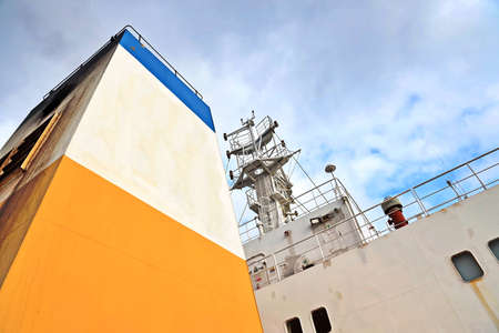 Tacoma, WA, USA, October, 23-25, 2019. MV Egyptian Mike. Repainting the ship's funnel and drawing the logo of the shipowner with members of the ship's crew.のeditorial素材