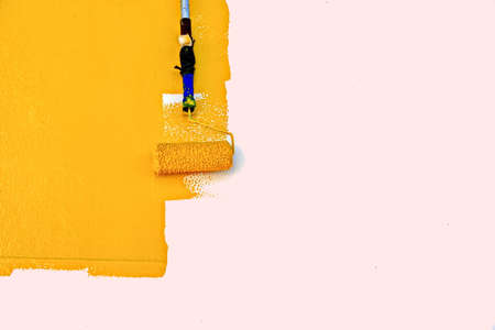 Tacoma, WA, USA, October, 23-25, 2019. MV Egyptian Mike. Repainting the ship's funnel and drawing the logo of the shipowner with members of the ship's crew.のeditorial素材