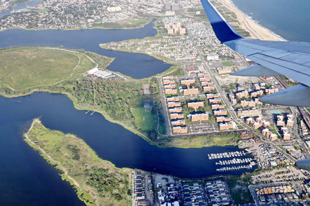 Under the wing of the plane. Panoramic views of the sky and the earth from the window of the plane. Flight from New York to Seatle, USA. August.2020の写真素材