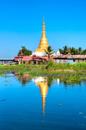 Golden Stupa, Inle Lake, Myanmar.の写真素材