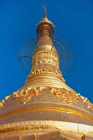 Shwedagon Paya at sunset, Yangoon, Myanmar の写真素材