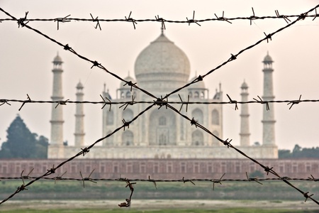 Wire fence over Taj Mahalの写真素材
