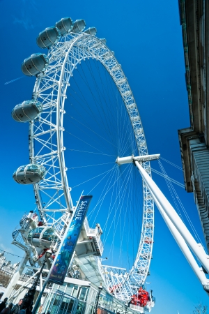 LONDON - MARCH 19   The London Eye, erected in 1999, is a giant  135mt   ferris wheel situated on the banks of the river thames  Is the most popular attraction of the UK  March 19, 2011 in London, UK のeditorial素材