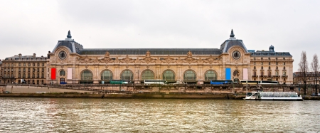 Orsay Museum, view from the right bank of the Seine river. Paris.のeditorial素材