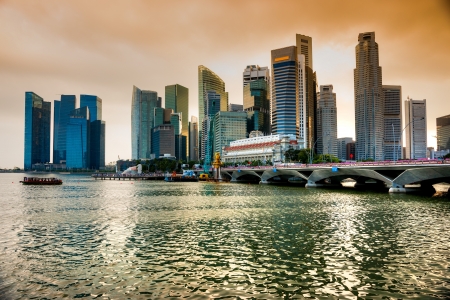 Fish-eye view of Singapore city skyline at sunset.

のeditorial素材