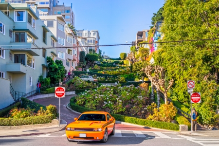 Lombard street on Russian hill, San Francisco, California, USA のeditorial素材
