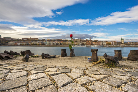 BUDAPEST, HUNGARY - NOVEMBER 11: Iron shoes memorial to Jewish people executed WW2 in Budapest Hungary on November 11, 2015のeditorial素材