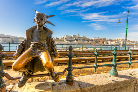 BUDAPEST, HUNGARY - NOVEMBER 18, 2015: Street sculptures. Statue of the Little Princess with Buda Hill in background. Budapest, Hungaryのeditorial素材